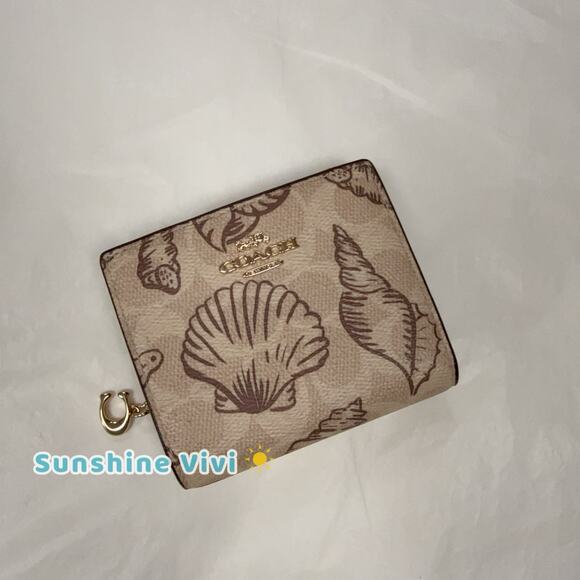 NWT Coach Snap Wallet In Signature Canvas With Shell Print In Sand Multi CBO72 - Picture 1 of 7